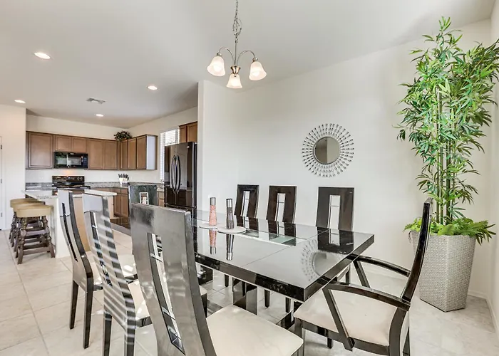 7 Mi To State Farm Stadium: Pet-friendly Retreat!