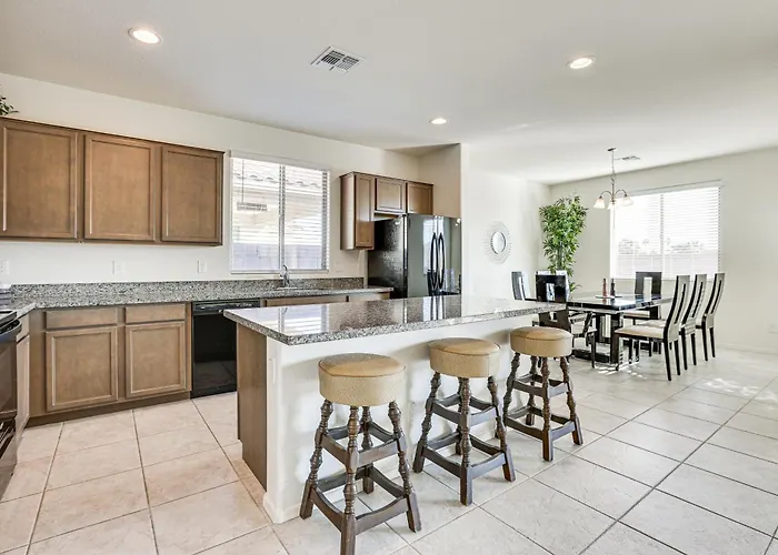 7 Mi To State Farm Stadium: Pet-friendly Retreat!