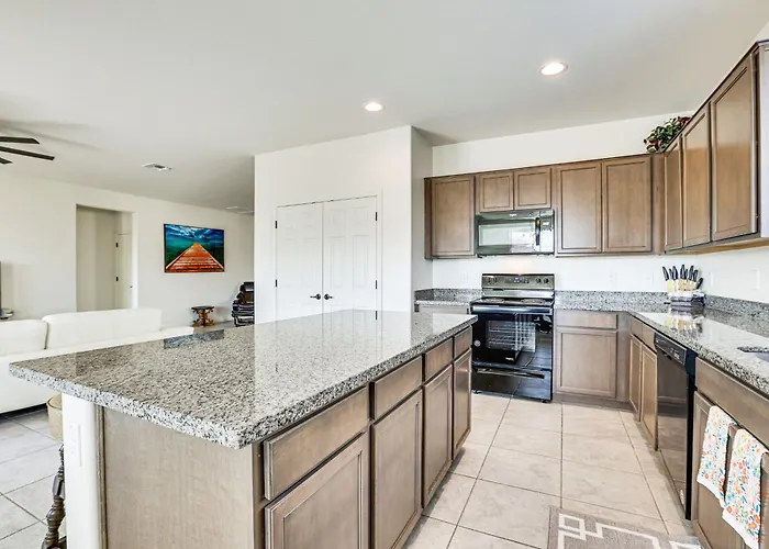 Holiday home 7 Mi To State Farm Stadium: Pet-friendly Retreat! Peoria