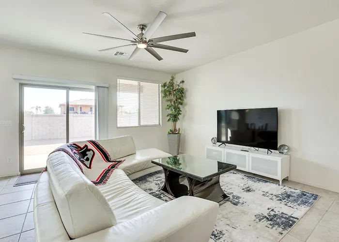 Holiday home 7 Mi To State Farm Stadium: Pet-friendly Retreat! Peoria