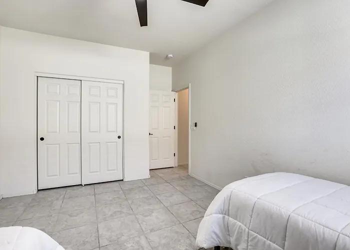 7 Mi To State Farm Stadium: Pet-friendly Retreat! Peoria