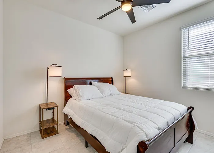 7 Mi To State Farm Stadium: Pet-friendly Retreat!