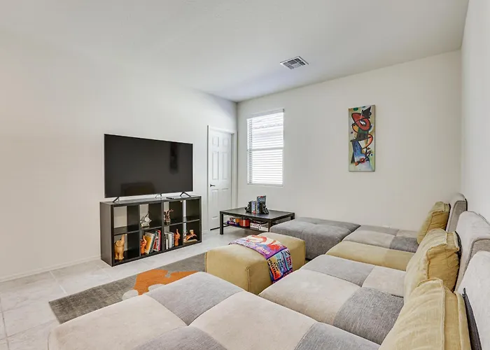 7 Mi To State Farm Stadium: Pet-friendly Retreat! Peoria