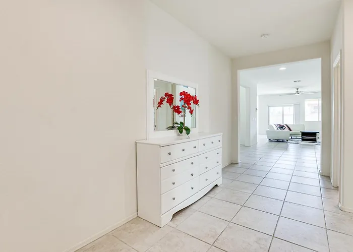 7 Mi To State Farm Stadium: Pet-friendly Retreat! Holiday home