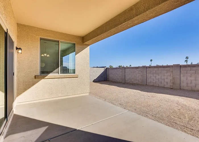 Holiday home 7 Mi To State Farm Stadium: Pet-friendly Retreat! Peoria
