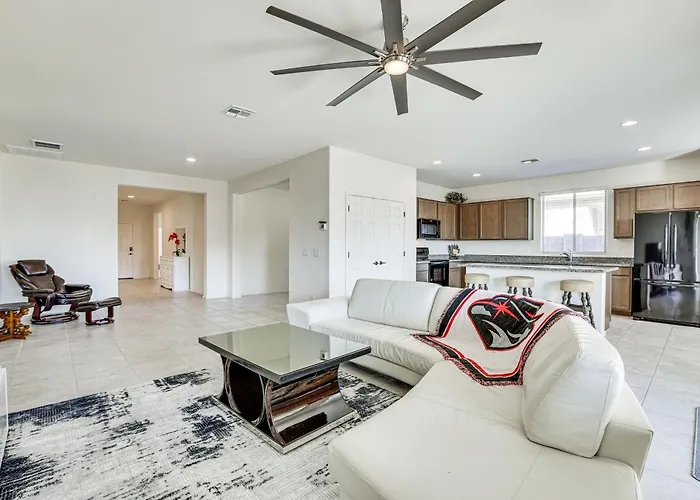 7 Mi To State Farm Stadium: Pet-friendly Retreat! Holiday home