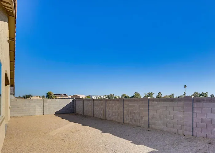 7 Mi To State Farm Stadium: Pet-friendly Retreat! *