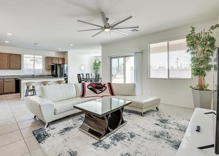 7 Mi To State Farm Stadium: Pet-friendly Retreat!