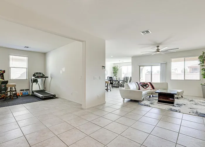 Holiday home 7 Mi To State Farm Stadium: Pet-friendly Retreat! Peoria